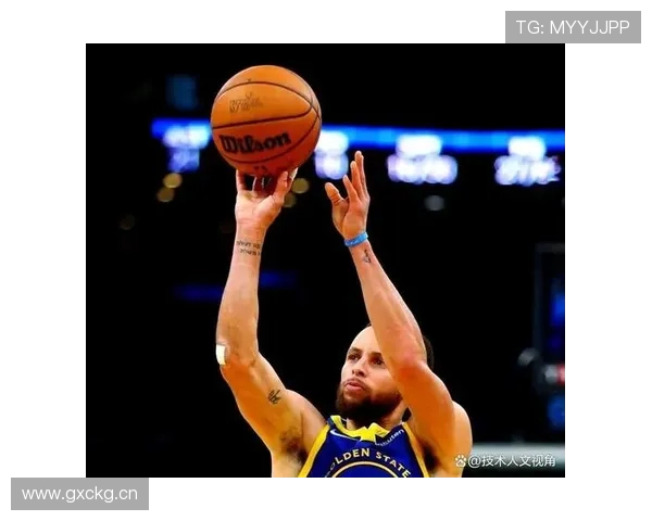 汤普森无球跑动接库里传球提升空位三分效率